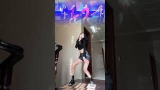 哪个宝说我是张元英腿替，可以出来打假了（元英真的好米）#dance #韩舞翻跳 #张元英 #metoo舞蹈挑战