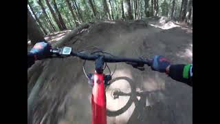 Coborare traseul rosu azuga bike park