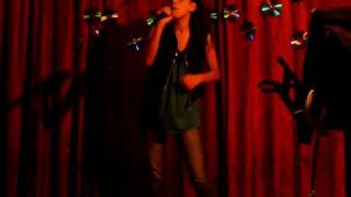 Jessica Singing Selena - Toro Relajo