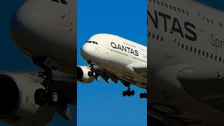 ✈️ 🇦🇺 Qantas A380 landing at Sydney Airport. #sydneyairport #qantas