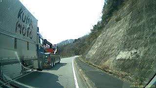 大型トラックをレッカー車がけん引してる所に遭遇！【ドラレコ映像】