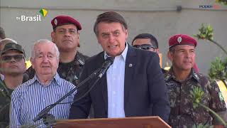 Bolsonaro discursa em cerimônia militar no Rio de Janeiro