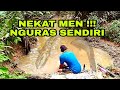 Nekat ..!!! menguras serta menangkap ikan di sungai seorang diri