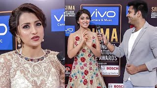 Watch Trishas Hilarious Rapid Fire Session Along With Shriyas Stunning Dance Moves At Red Carpet