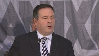 Kenney responds to Mayor Nenshi calling politics around niqabs “disgusting”