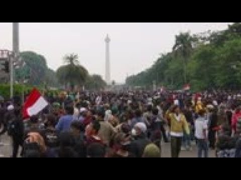 Clashes At Protest Against Indonesia's New Labour Law - YouTube