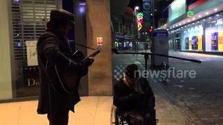 Homeless man joins busker in amazing spontaneous street jam