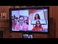 videoconferencia de sus majestades los reyes con cruz roja