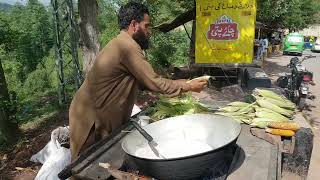 A Man Selling Food on Road | Street Food In Murree | Famous food |video by saraikidastarkhwan & vlog
