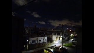 深夜の凄まじい異常爆音）２０２１年８月１８日午前１時１分嘉手納米軍基地。真夜中に凄まじい異常爆音が、延々と撒き散らされる。睡眠妨害、生活環境破壊、人権侵害だ。米軍は沖縄から出て行け！