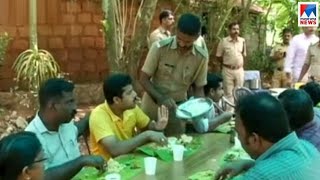 കോളനിക്കാർക്ക് പൊലീസ് വക ഓണസദ്യ | Kunnamkulam police onam sadhya