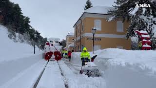 Maltempo sull'Appennino abruzzese, Campo di Giove sommersa dalla neve