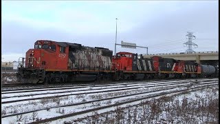 CN Train Spotting HD: CN 4767 1433 7504 \u0026 4778 Leads Yard Movement West At Clover Bar 1/9 12/12/16