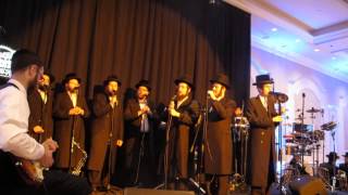 Motty Steinmetz with Mezamrim Choir at The Kolel Poland Dinner