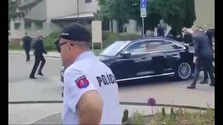 Video z miesta streľby na Roberta Fica, útočníka policajti spacifikovali