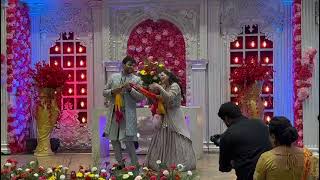 Amazing bollywood duet dance by Amal \u0026 Mansi in wedding (Choreographed by Vickky)