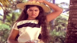 എന്റെ ദേഹത്തെല്ലാം ചെളി പറ്റും...| Daivatheyorthu | Malayalam Movie Scene | Urvashi