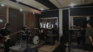 Afgan - Sadis (Cover By Medium Well Music) | Live Studio Session