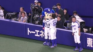 18/04/18 試合開始前のドアラと選手たち（国歌斉唱まで）