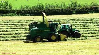 Silaging with John Deere 7700 and Nine Tractors.