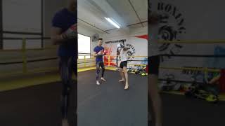 [#DrRobbyFightClass] *踏前左直＋右勾拳 *Slide in left Jab + Right hook