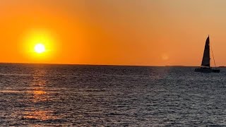 Sunset on the beach. Ocean waves. Relaxing Nature sounds. Закат над океаном. Пляж. Шум волн.