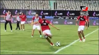 «تريزيجيه» يسجل هدفاً في مرمى «إكرامي» أثناء مران المنتخب الأخير باستاد القاهرة