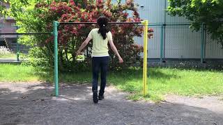 いい大人女子が鉄棒で逆上がりをしてみただけの動画