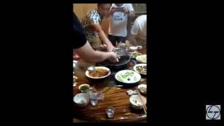 Live eels served in hot pot restaurant  ≡ JoyRos ≡