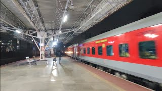 Vidarbha Express With Shining New LHB Rake led by AJNI WAP-7 Skipping Kurla Station At MPS !!