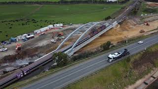 N462 - N461 VN17 Kilmany First train on new bridge