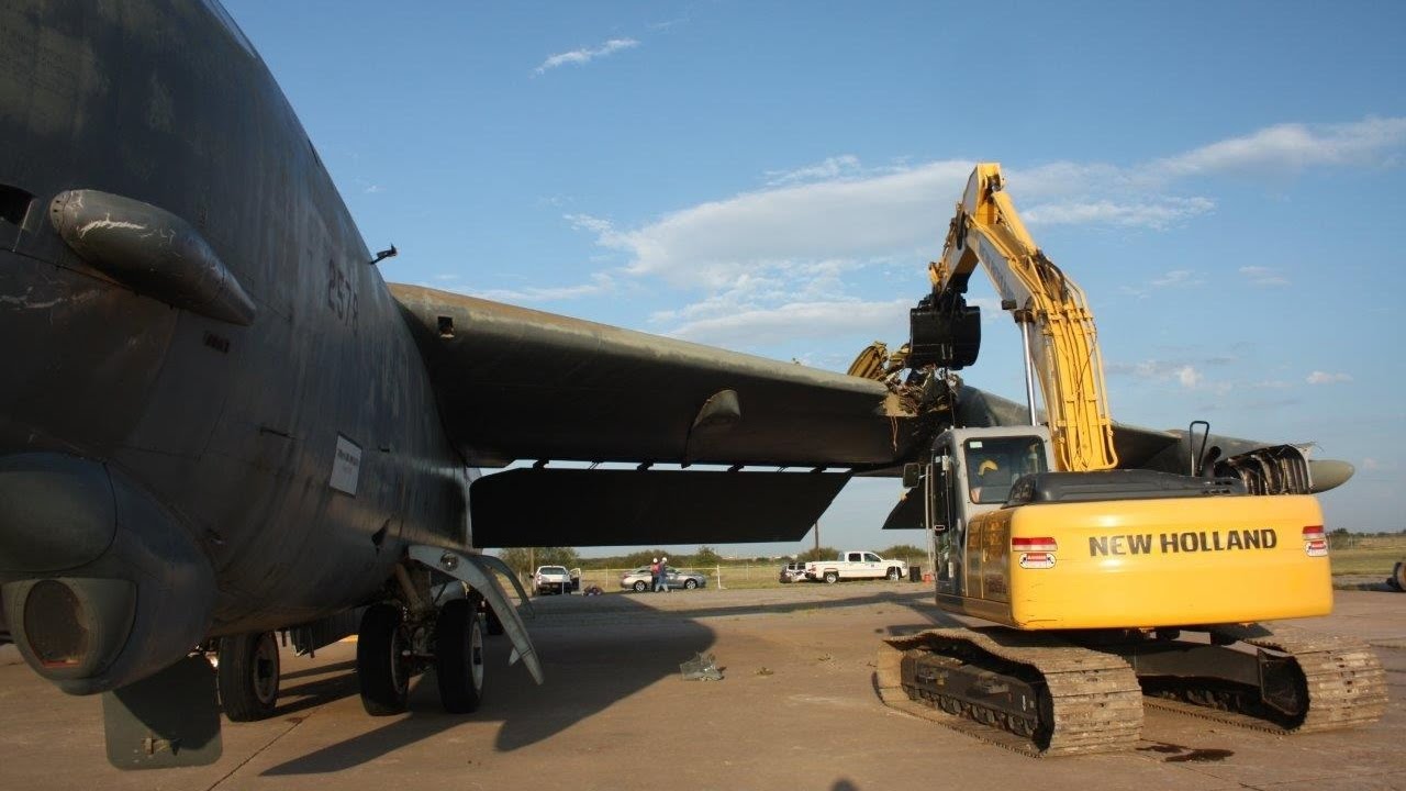 Junkyard Jets - B-52 Scrapping At Texas - YouTube