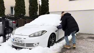 Pokrowiec na samochód. Osłona śnieżna na dach i szyby.