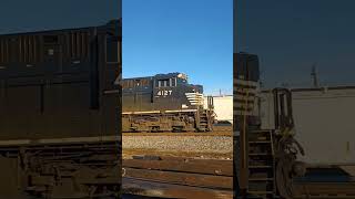 FLEW BY!! Amazing Norfolk Southern Quad Leaders #4127 led NS 28R FULL Videos @rider22.