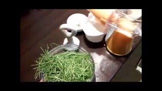 make wheatgrass juice/υπερχυμος απο σιταροχορτο 100% αποτοξινωτικος