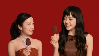 松井愛莉、本田真凜選手とフィニッシュポーズ披露　ロッテアイス『ガーナアイス』新CM「Ghana×アイス」篇