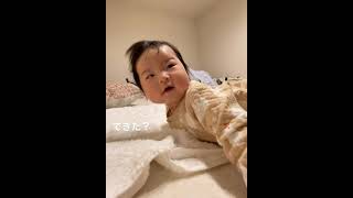 【生後4ヶ月】寝返りの練習をする子