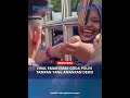 VIRAL Emak emak Goda Polisi Tampan yang Mengamankan Demo : Ganteng Kali Dia