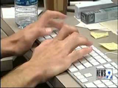 How do geologists determine the location and magnitude of an earthquake?