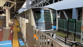 小田急5000形5059F編成　各駅停車本厚木行きが海老名駅をジョイント音たてて発車するシーン