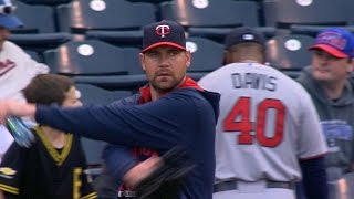 MIN@PIT: Pelfrey fans five, holds Pirates to one run