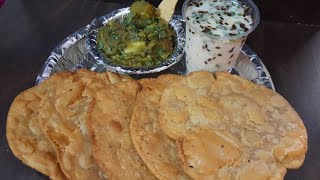 अलीगढ़ की फेमस कचोरी और छिलके वाले आलू की सब्जी, रायते के साथ | Aligarh ki aloo ki sabji aur kachori