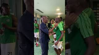 Didier Drogba vient saluer Victor Osimhen et les Super Eagles 🦅 #shorts