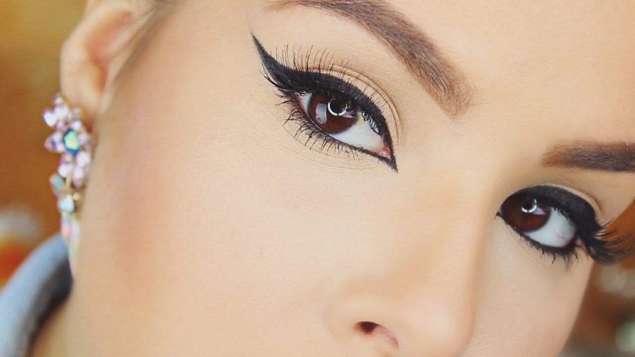 How To: Winged Eyeliner For Beginners - YouTube