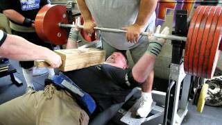 SuperTraining.TV: Bench Night 6-2-2011 Mark Bell 900 with Commentary