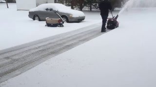 Honda HS720AM Snow Blowing 4-5\