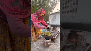 दादिसा ने बनाया राजस्थानी प्रसिद्ध मक्की के आटे का हाजिया, खीचिया😋 #desi #villagelifestyle #viral