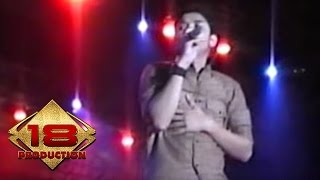 Ungu - Berikan Aku Cinta (Live Konser Bali 27 April 2006)