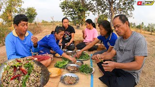 เป็นต่าแซ่บคัก!! “ลาบไก่” บักอ่างซึงไก่ตีพ่อใหญ่ลุน ทีมงานจับไก่ผิดโต