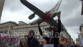 Roma, manifestazione dei lavoratori Alitalia davanti a Palazzo Chigi